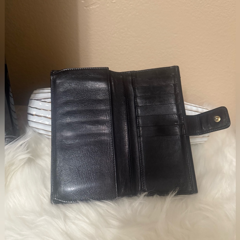 Vintage Gucci Black Leather Waist wallet with Gold Emblem - Picture 4 of 17
